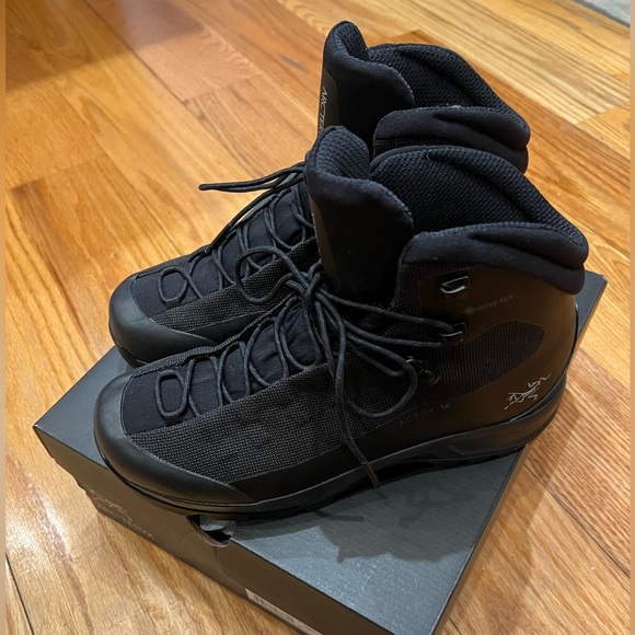 Arcteryx Women’s ACRUX TR GTX Waterproof GORE-TEX Boot - Picture 3 of 9